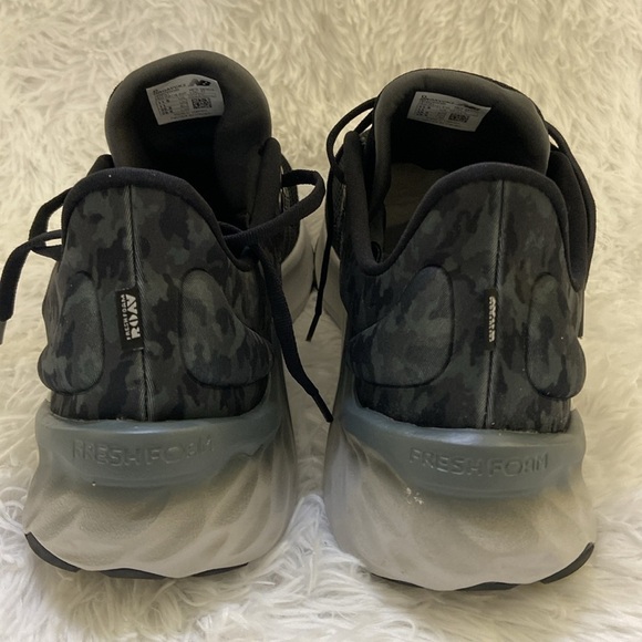 NEW BALANCE FRESH FOAM ROAV MROAVCO2 ,BLACK AND GREY SNEAKERS.SIZE-11.5 - Picture 3 of 10